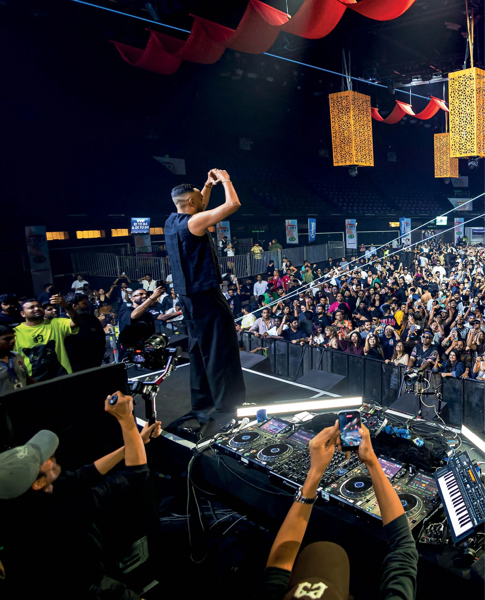 Kahani and Kunal Merchant mid-set at Dome SVP, Mumbai