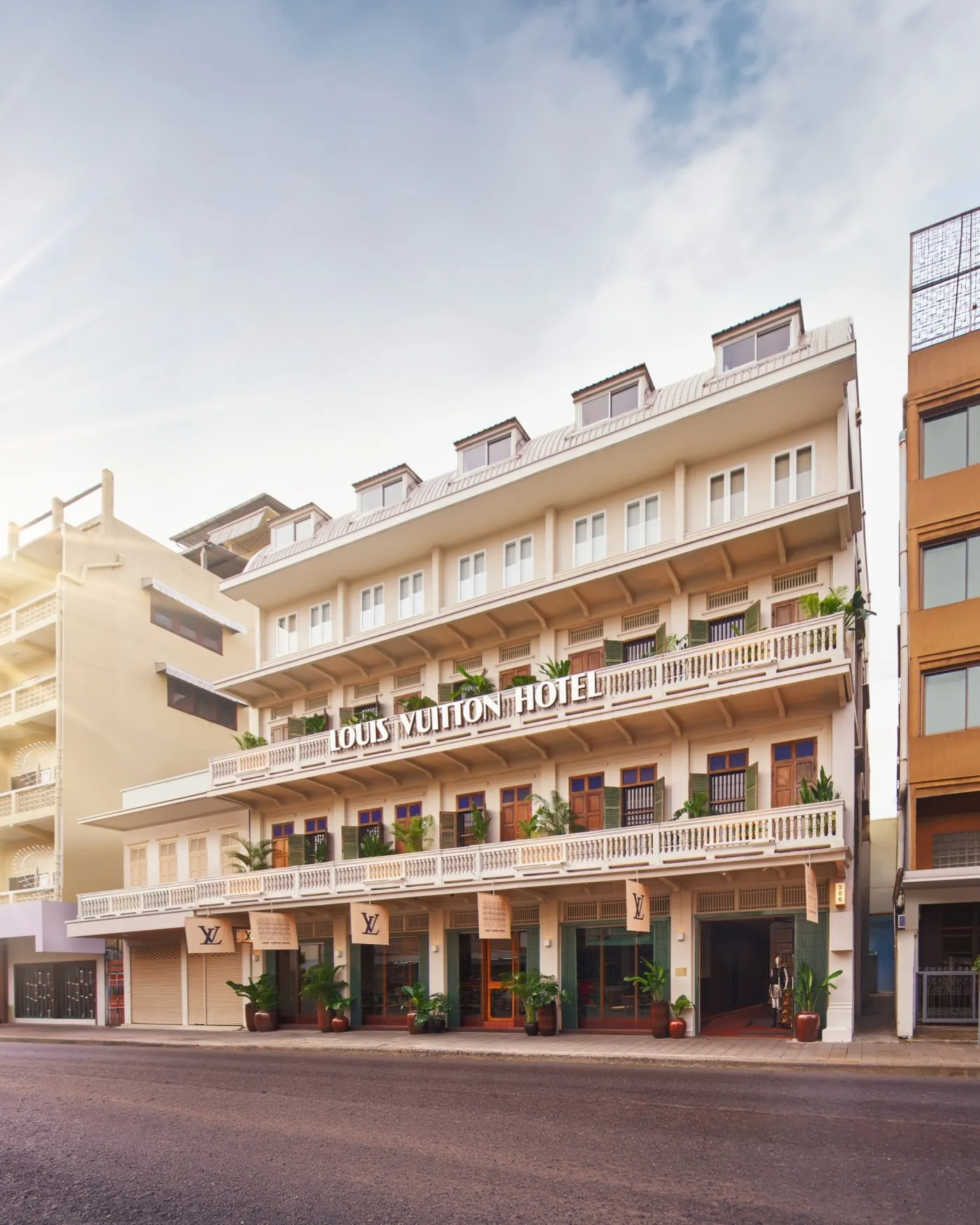 LV Hotel Bangkok - Day Facade (1)