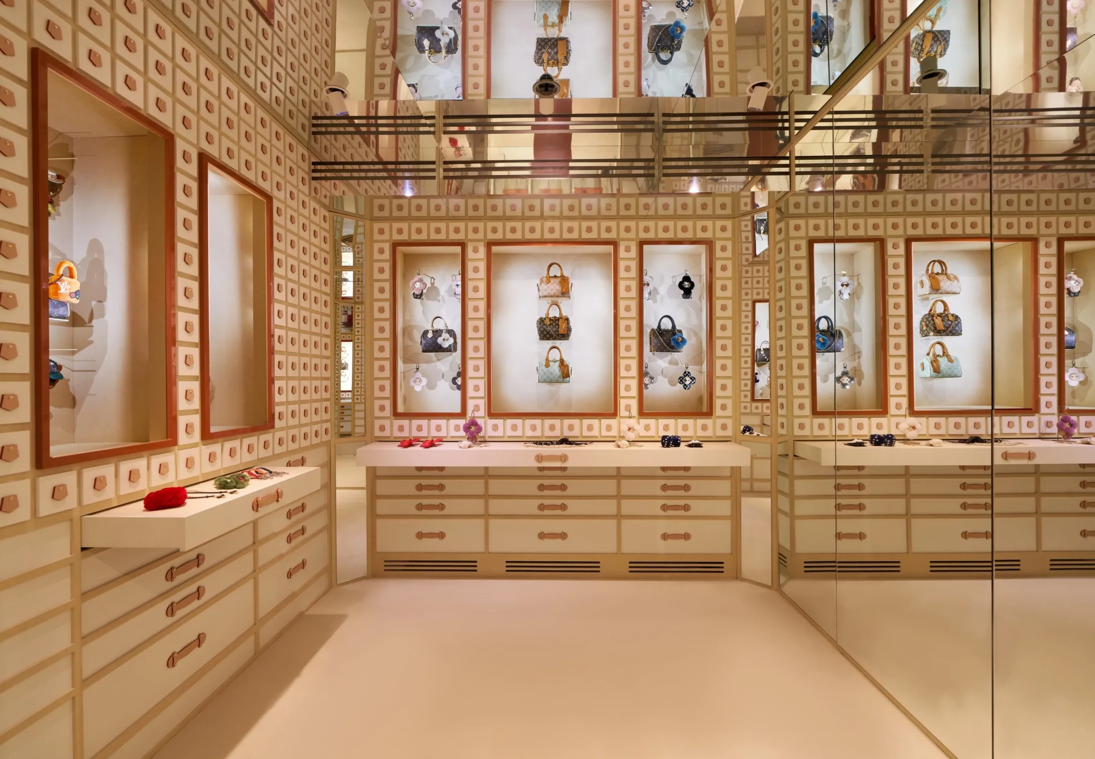 LV Hotel Bangkok - Speedy 1930 Charms