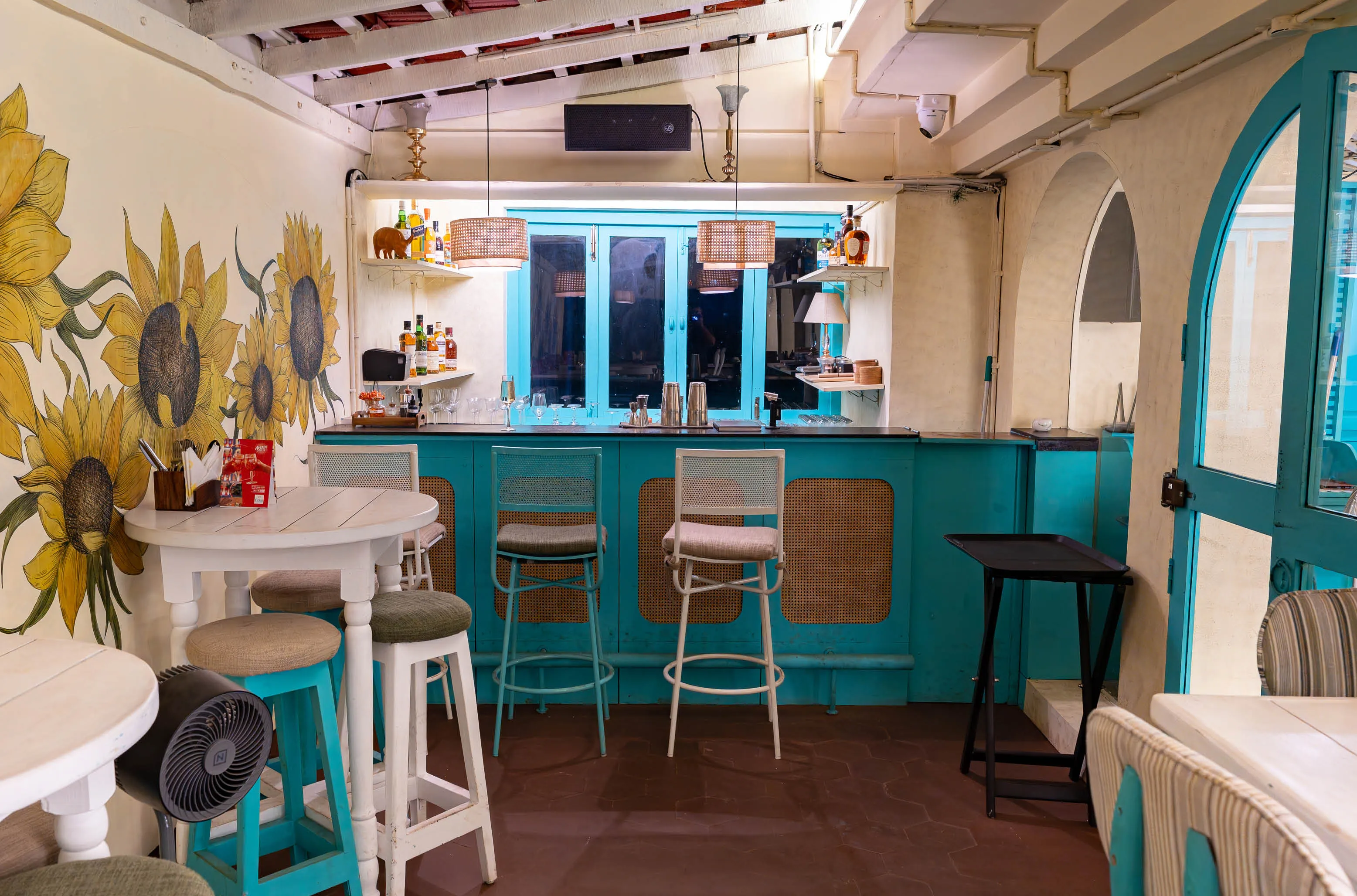 L’oro Aperitivo Bar & Kitchen