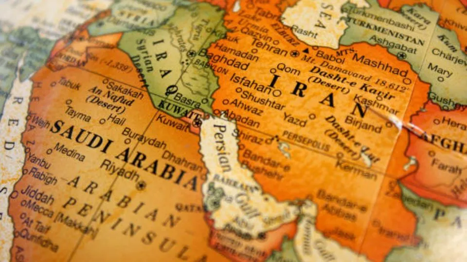 dos and donts for people stranded in middle east