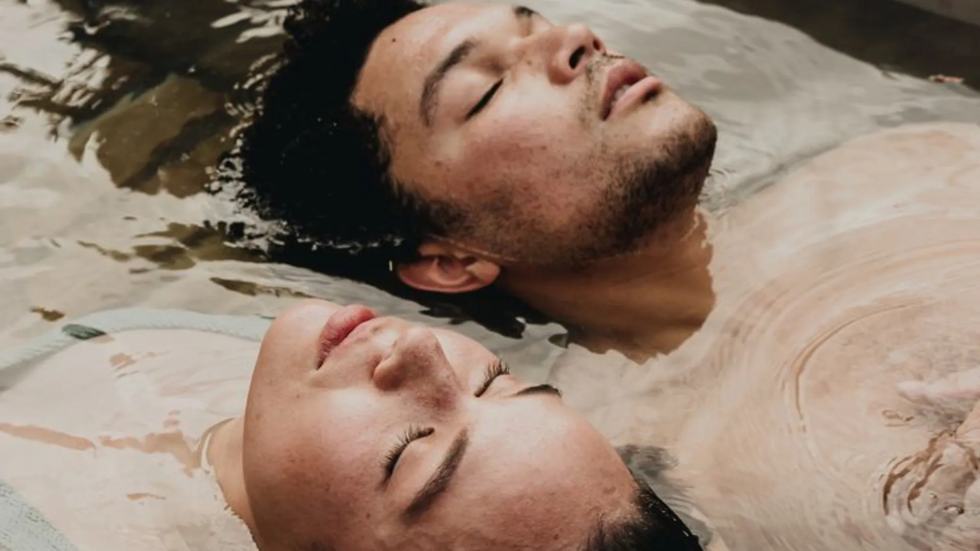 water couple-1920x1080