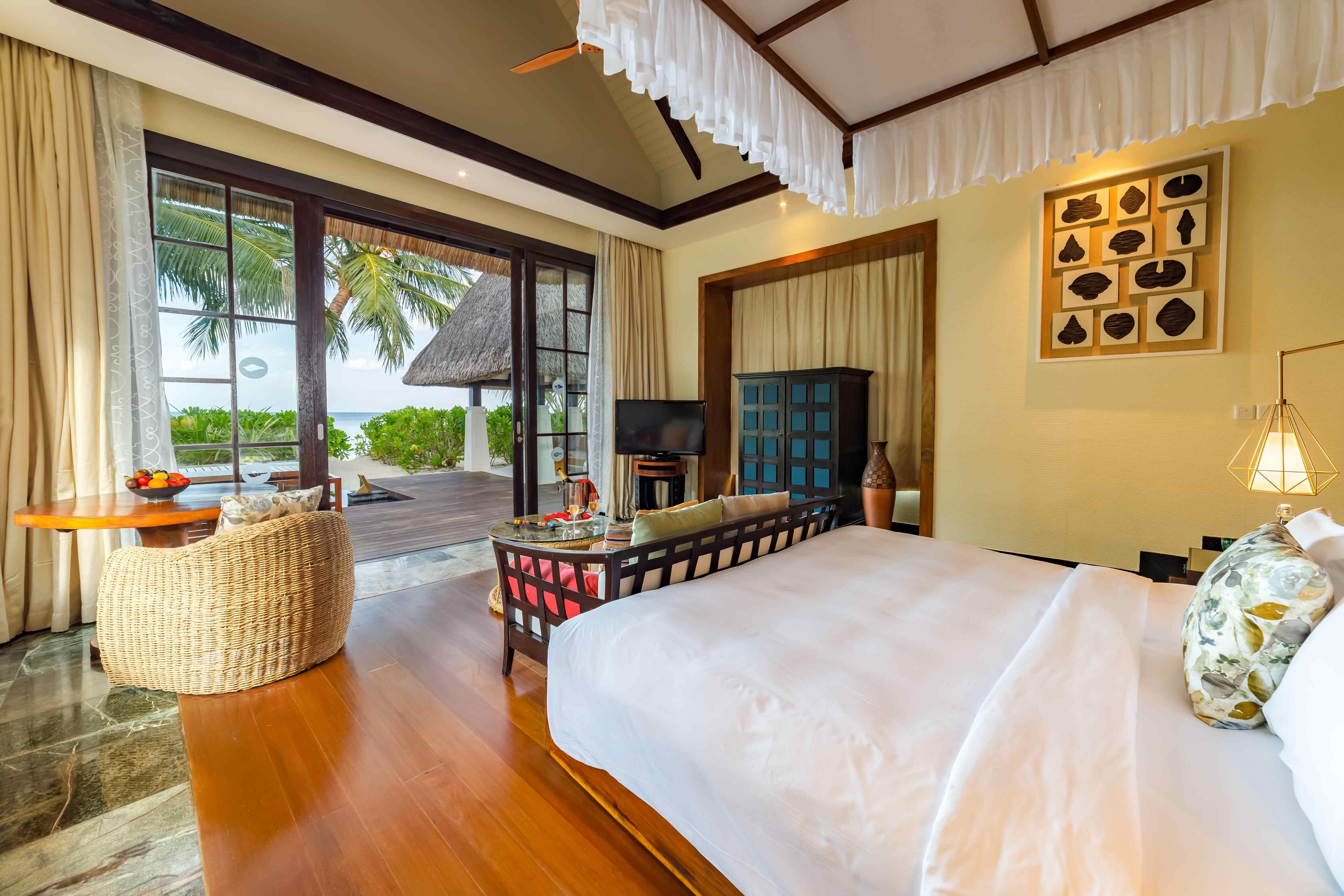 OZEN RESERVE BOLIFUSHI - Earth Pool Villa - Master Bedroom (1) (1)