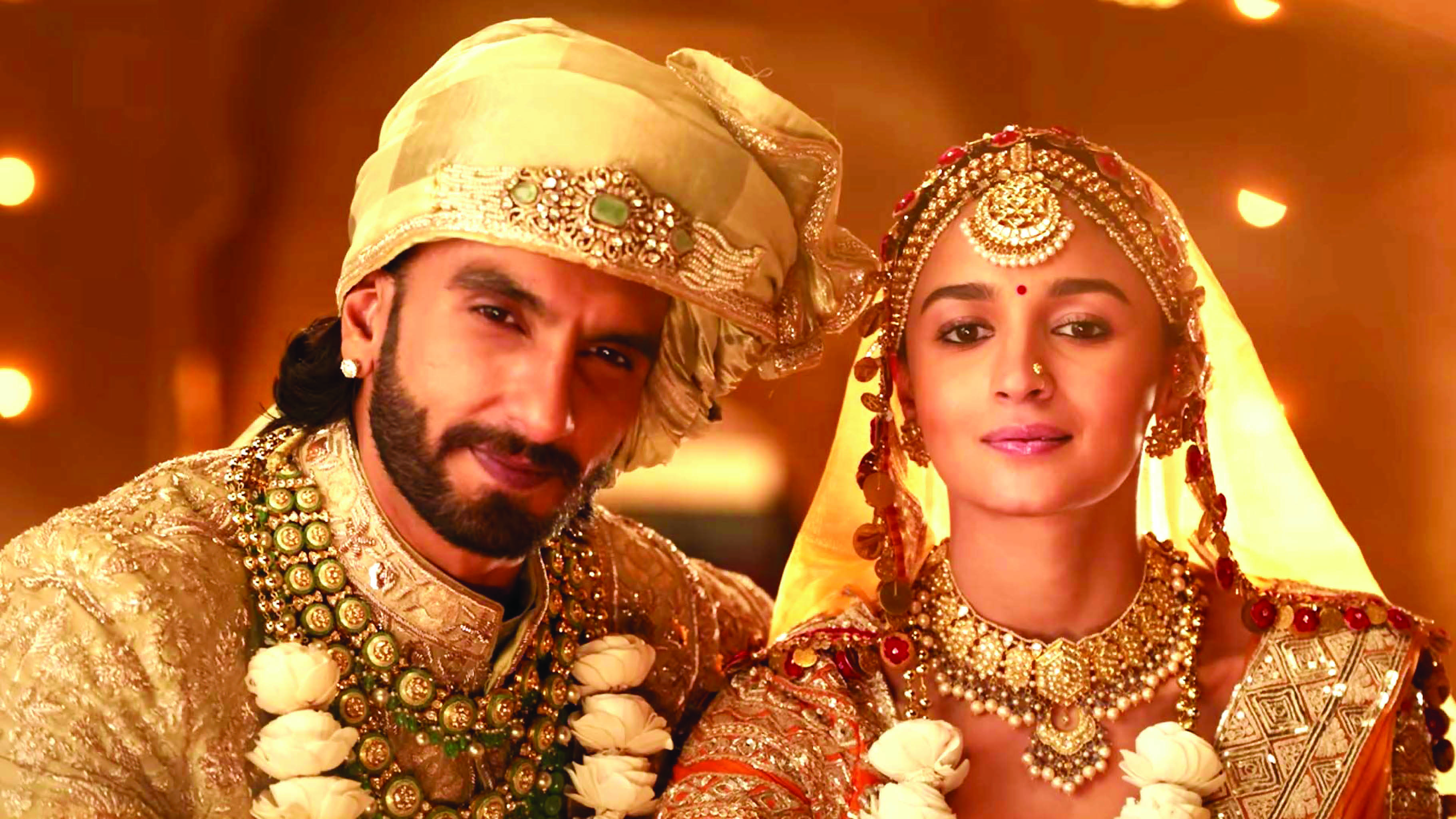 Ranveer Singh and Alia Bhatt in a still from Rocky Aur Rani Ki Prem Kahaani
