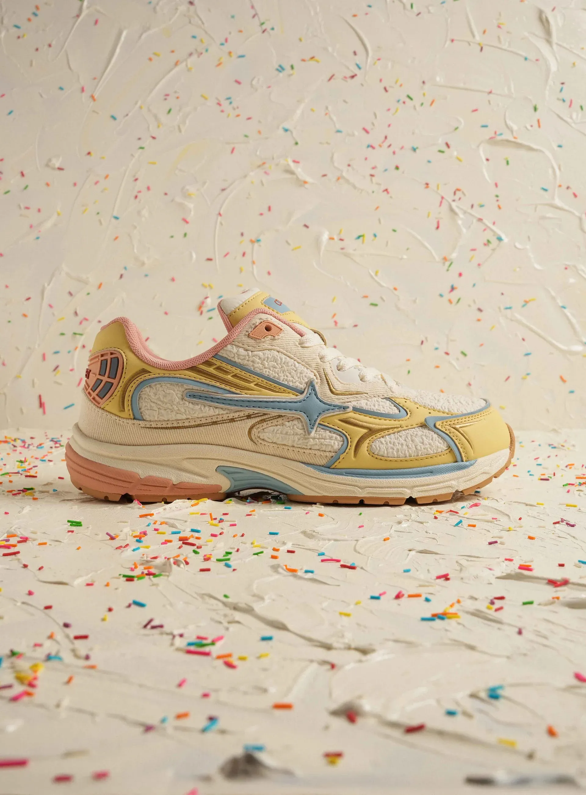 Comet Apex Buttercream Sneakers